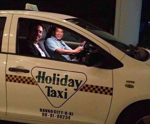 Duterte prowls the night... on a taxi! [Image source: PinoyNewsCrunch]